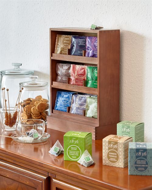 Expositor de madera para tés hosteleria con diferentes tipos de té en bolsitas individuales, ideal para hostelería.