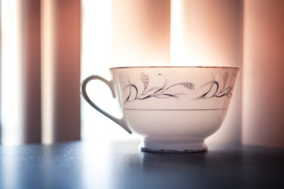 Benefícios do chá de alecrim: ingredientes e efeitos colaterais