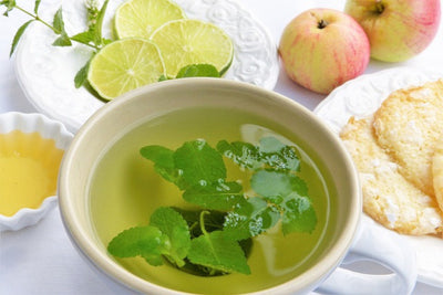 5 maneiras fáceis de melhorar o sabor do chá de erva-cidreira