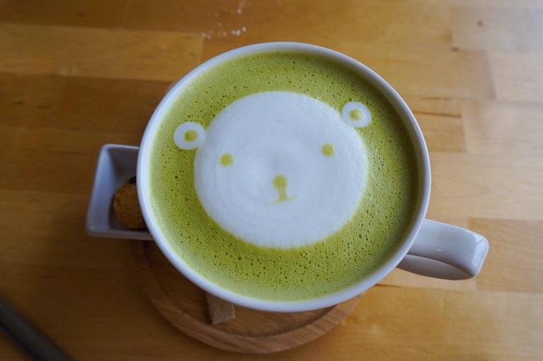 Matcha latte con osito