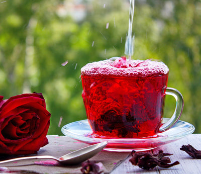 ¿Qué es el té de hibisco? Sabor, usos y recetas