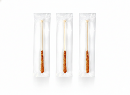 Caja de palitos de azúcar moreno con tres unidades, cada uno contiene 6 g de azúcar moreno.
