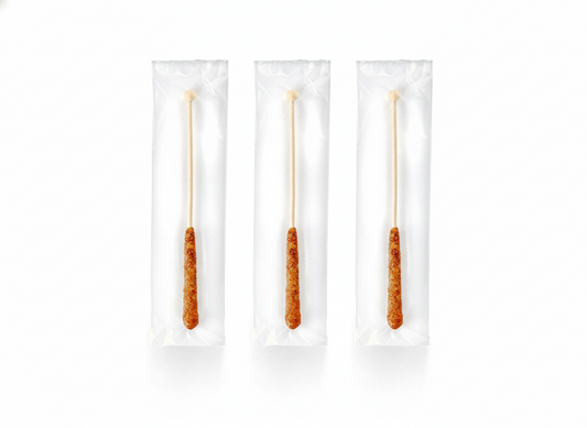 Caja de palitos de azúcar moreno con tres unidades, cada uno contiene 6 g de azúcar moreno.